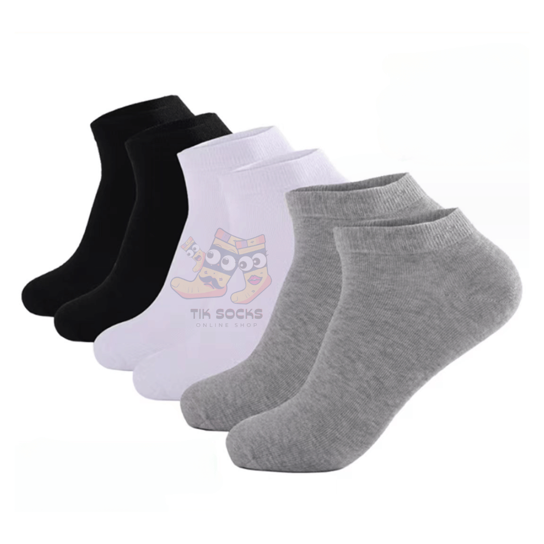Grey, white, and black short sports socks made of 70% breathable cotton, designed for optimal sweat-wicking and comfort, suitable for men's shoe sizes EU 39-45, US 9-12