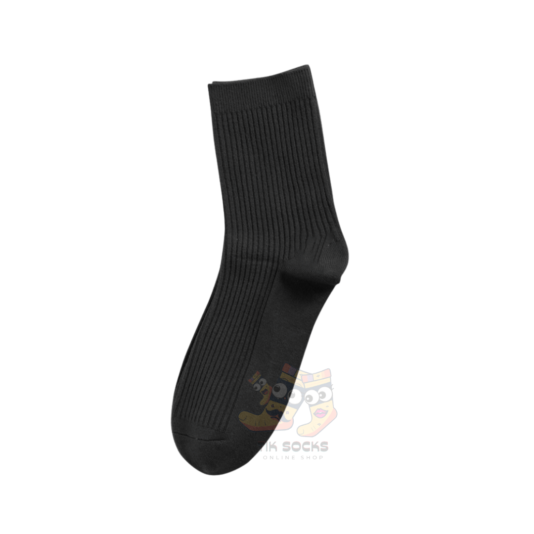 Grey, white, and black premium ankle socks made from 100% breathable cotton, showcasing their comfort and eco-friendly design. Suitable for men's shoe sizes EU 39-45, US 9-12