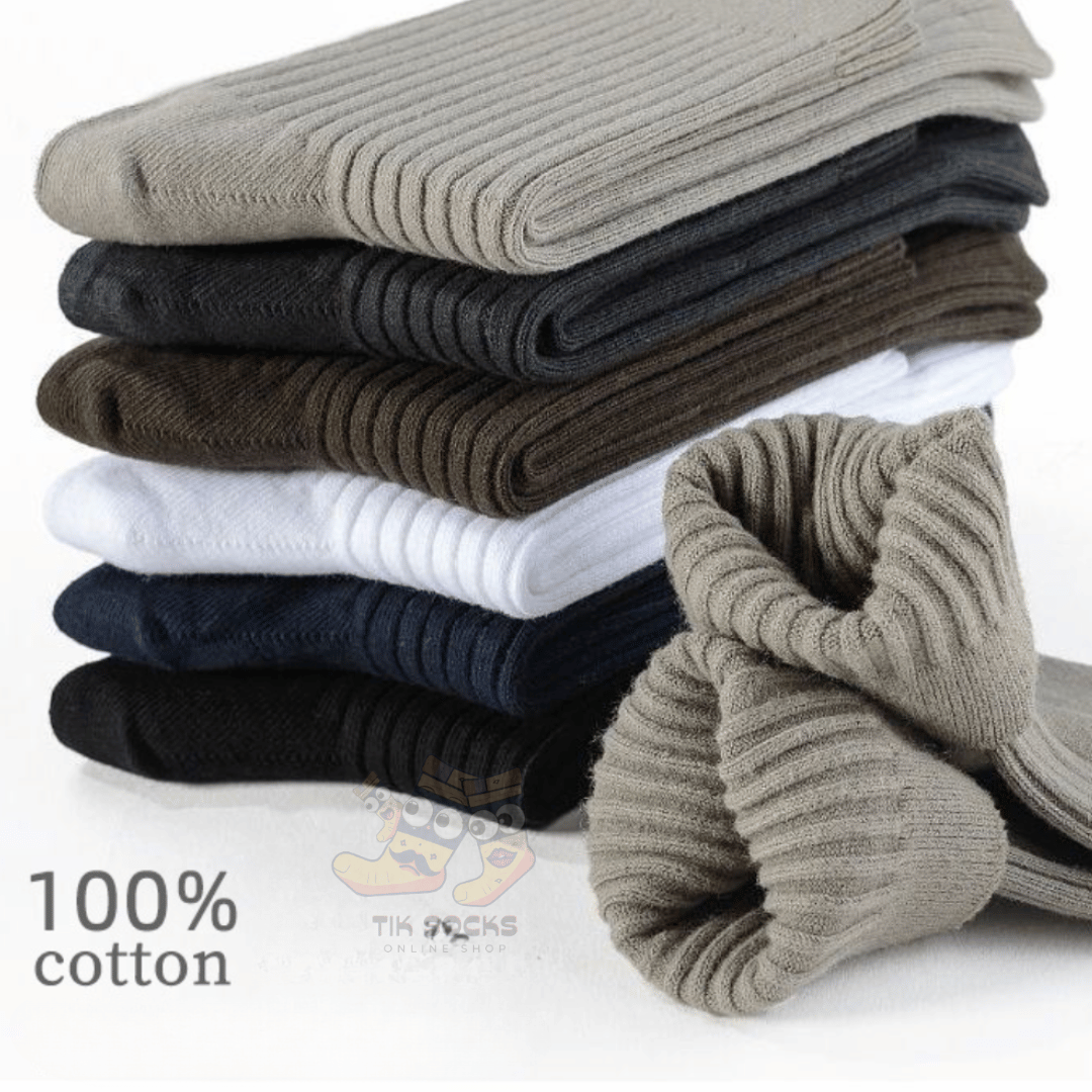 Grey, white, and black premium ankle socks made from 100% breathable cotton, showcasing their comfort and eco-friendly design. Suitable for men's shoe sizes EU 39-45, US 9-12