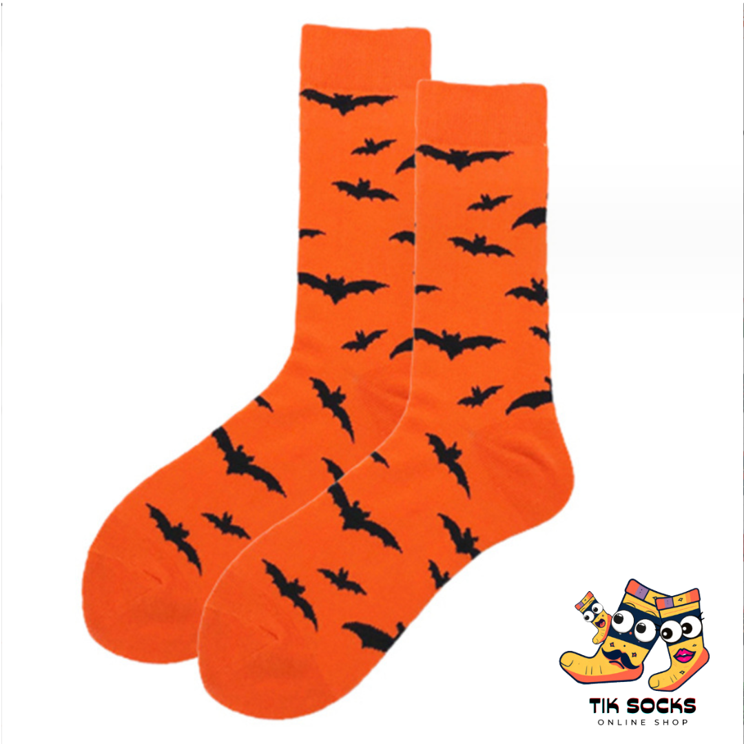 Soft cotton socks adorned with festive pumpkin designs, perfect for Halloween celebrations and gifting. Multiple images showcasing various Halloween-themed patterns for the holiday season