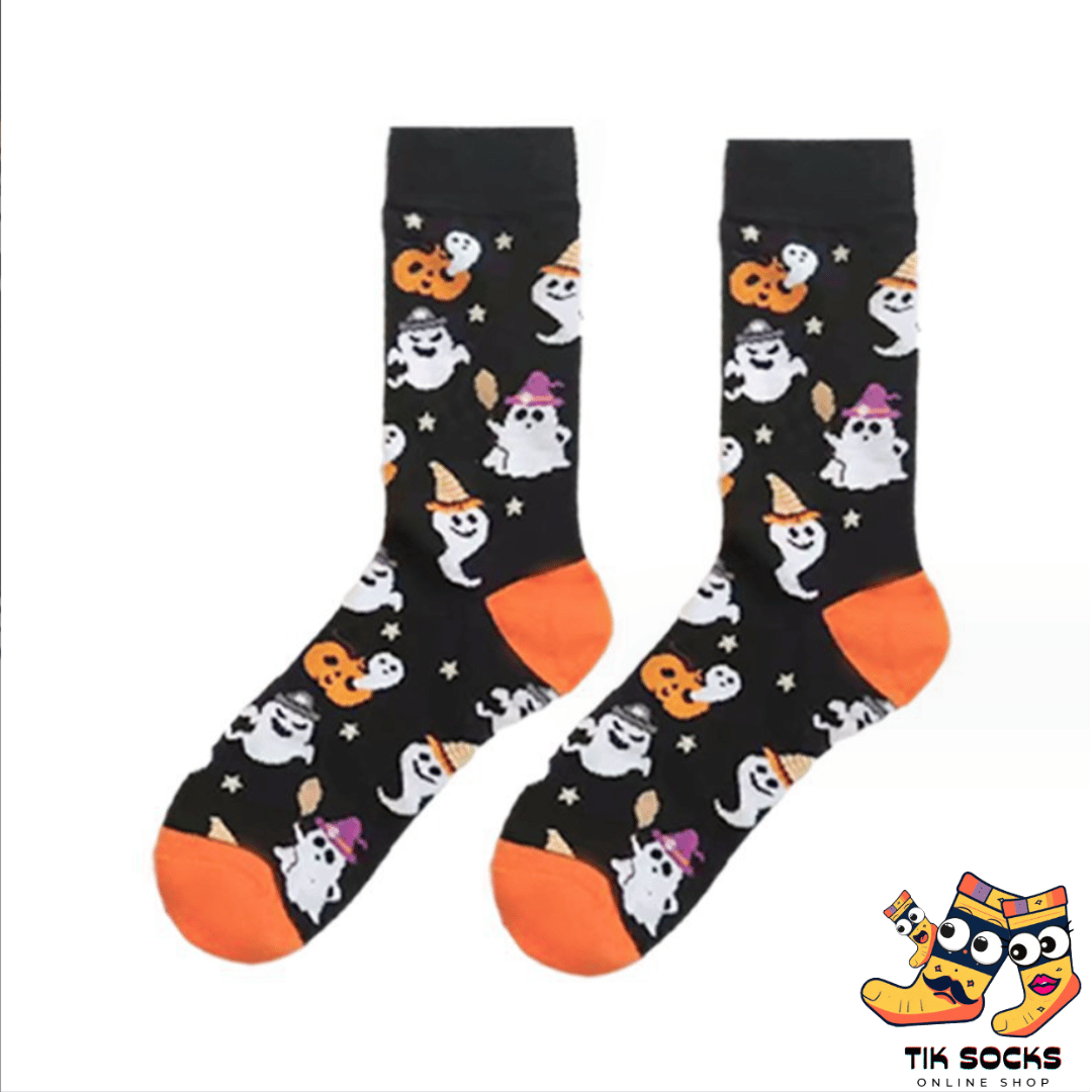 Soft cotton socks adorned with festive pumpkin designs, perfect for Halloween celebrations and gifting. Multiple images showcasing various Halloween-themed patterns for the holiday season