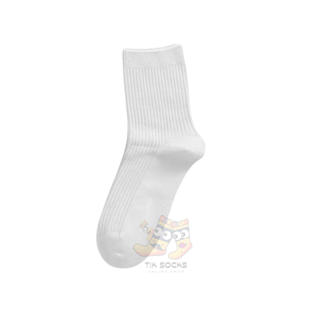 Grey, white, and black premium ankle socks made from 100% breathable cotton, showcasing their comfort and eco-friendly design. Suitable for men's shoe sizes EU 39-45, US 9-12
